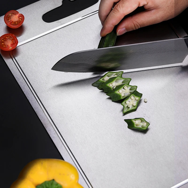 TitanChef Pro - Auf deinem alten Brett leben mehr Bakterien als in deinem Abfluss.